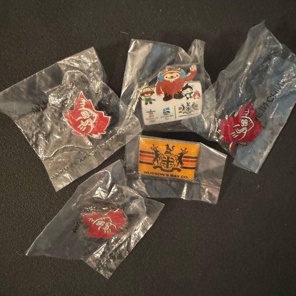 Hudsons Bay Vancouver 2010 Team Canada Collection - Picture 7 of 7